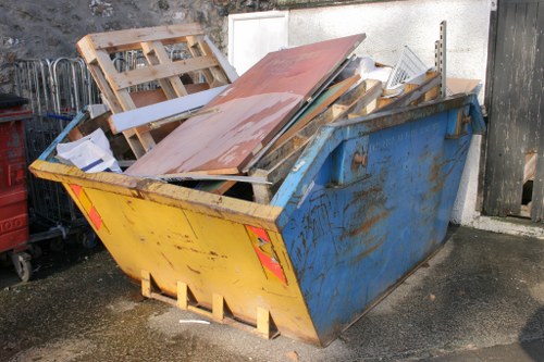 Organized garage after professional clearance in Lee